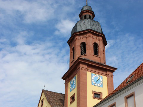 Außenansicht der Pfarrkirche Mariä Himmelfahrt in Böttigheim Außenansicht der Pfarrkirche Mariä Himmelfahrt in Böttigheim