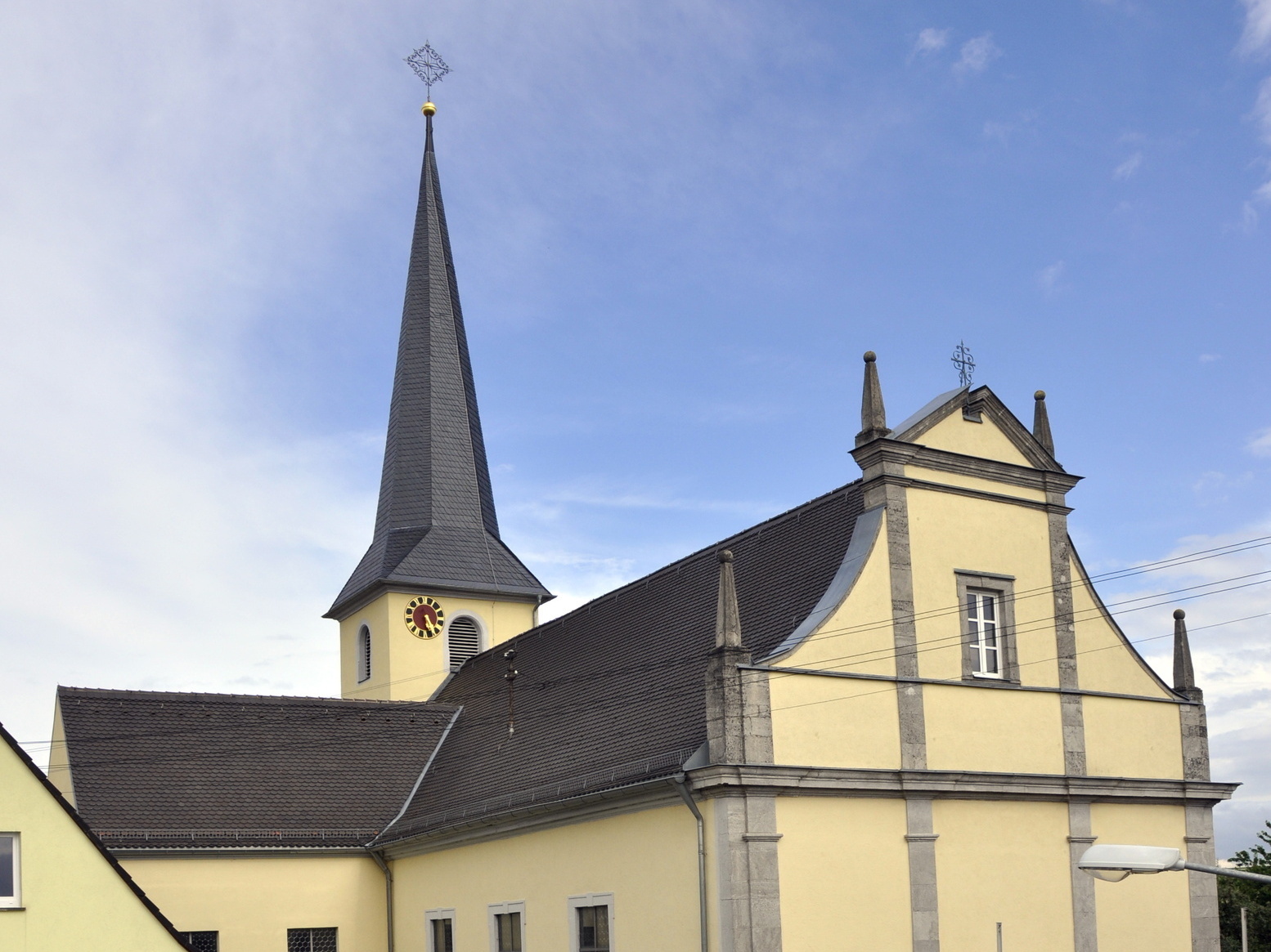Außenansicht der Pfarrkirche St. Stephanus in Gaubüttelbrunn Außenansicht der Pfarrkirche St. Stephanus in Gaubüttelbrunn