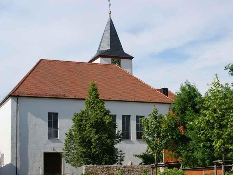 Außenansicht der Pfarrkirche St. Nikolaus in Moos Außenansicht der Pfarrkirche St. Nikolaus in Moos