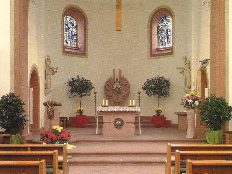 Innenansicht der Pfarrkirche St. Nikolaus in Eisingen Innenansicht der Pfarrkirche St. Nikolaus in Eisingen