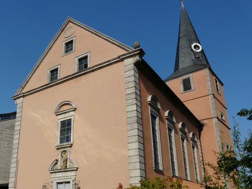 Außenansicht der Pfarrkirche St. Michael in Kirchheim Außenansicht der Pfarrkirche St. Michael in Kirchheim